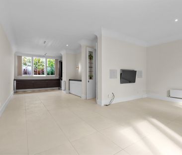 3 Bed Semi-Detached House, Lombardy Place, W2 - Photo 1