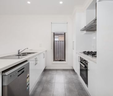 Sleek Style Meets Space: Contemporary Four-Bedroom Home in Highly S... - Photo 2