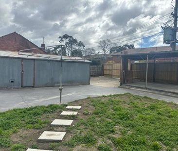 GREAT LOCATION! - Photo 3