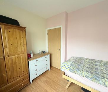 4 bedroom link detached house to rent - Photo 3