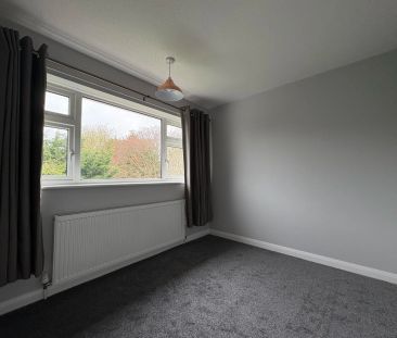 A superb FOUR BEDROOM detached family home occupying a lovely plot ... - Photo 4