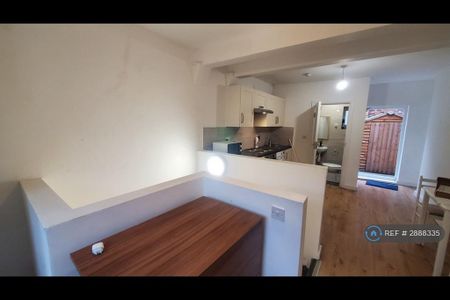 Studio to rent - Photo 4
