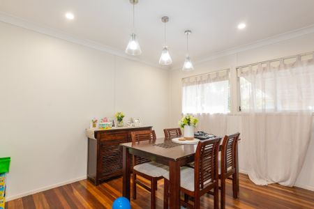 6 Wallace Street, Redcliffe QLD 4020 - House For Rent | Domain - Photo 2