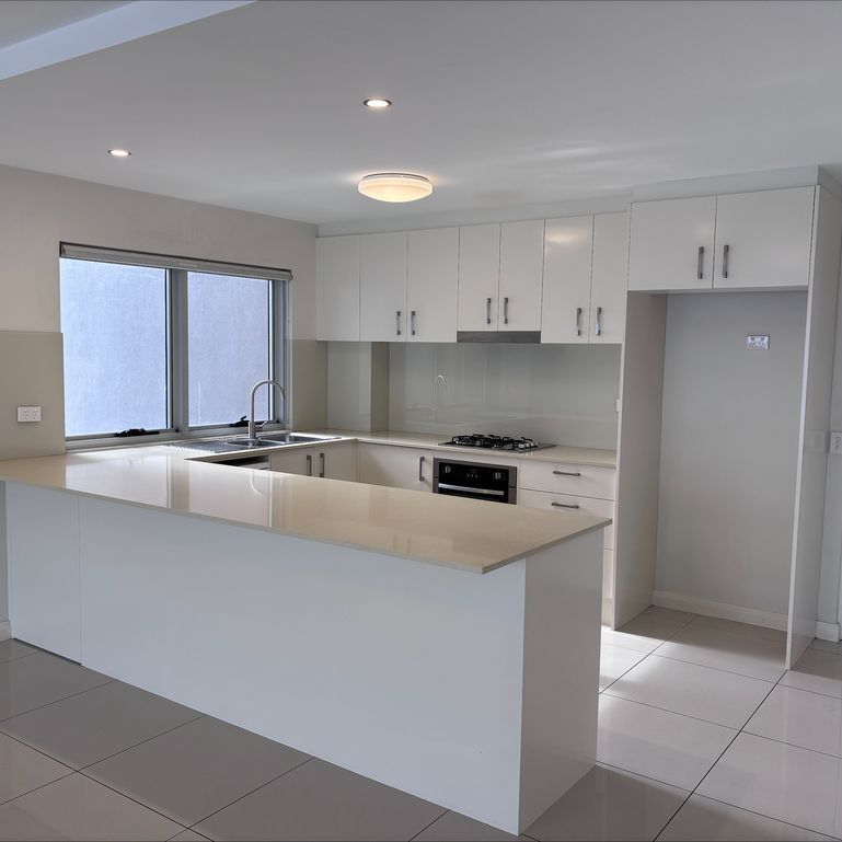 Contemporary Apartment in the Heart of Wollongong - Photo 1