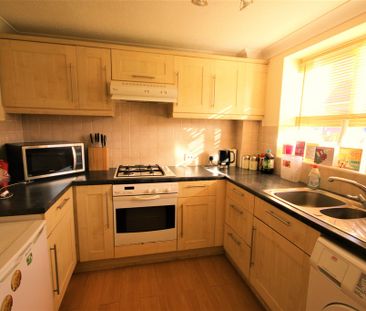 2 bedroom semi-detached to let - Photo 3