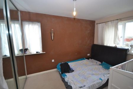 2 bedroom end of terrace house to rent - Photo 2