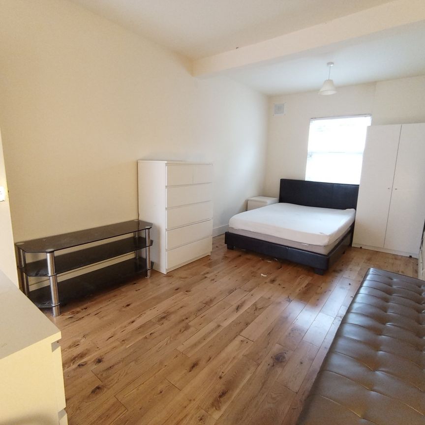 1 Bed Flat, Catford Hill, SE6 - Photo 1