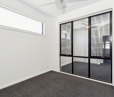 Ideal Location - Premium Lifestyle - Modern 2 Bedroom Townhouse &excl; - Photo 1