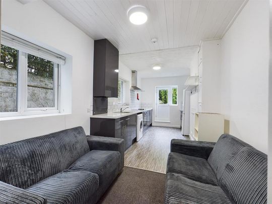 5 bedroom terraced house to rent - Photo 1