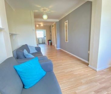 5 bedroom semi-detached house to rent - Photo 3