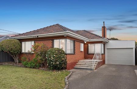 Three Bedroom Family Home - Walk to The Chase Shopping Center - Photo 5