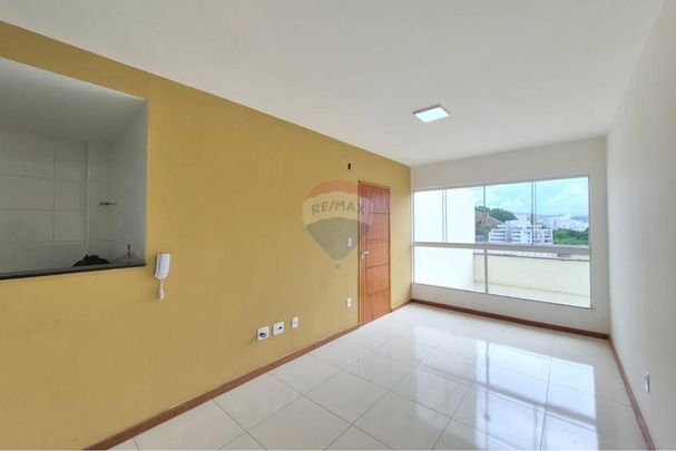 Amplo 2/4 em prédio com elevador e garagem - Foto 1