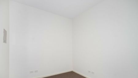 Versatile floor plan - Photo 3