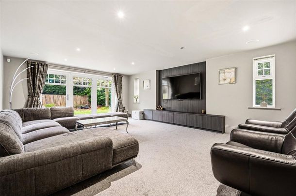 6 bedroom detached house to rent - Photo 1