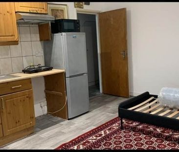 Studio Flat, Wesley Avenue, NW10 - Photo 6