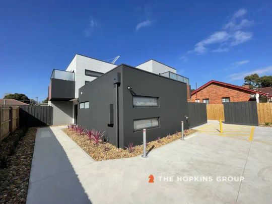 32 Coomalie Crescent, Heidelberg West VIC 3081 - Photo 1