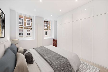 A charming raised ground floor three bedroom apartment located within a highly desirable residential mansion block benefiting from porters and a stunning communal garden. - Photo 4