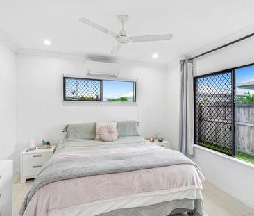 SPACE, STYLE AND PRIVACY - GORGEOUS FAMILY HOME! - Photo 4