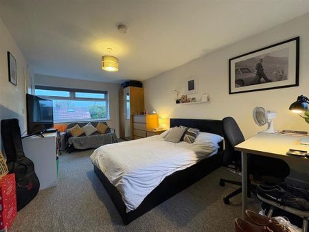 1 bedroom in a house share to rent - Photo 2