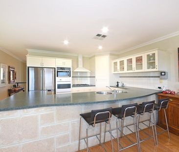 Luxurious Coastal Living – Dual Living&comma; Sea Views & Resort-St... - Photo 4