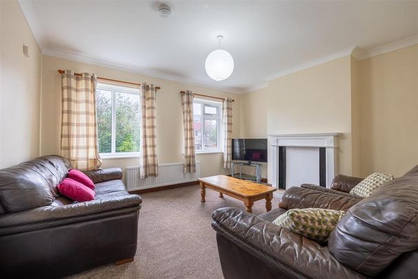 4 bedroom private hall to rent - Photo 1