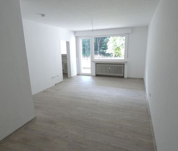 Sorgenfrei einziehen – Erdgeschoss-Wohnung mit Balkon – wird demnäc... - Foto 1