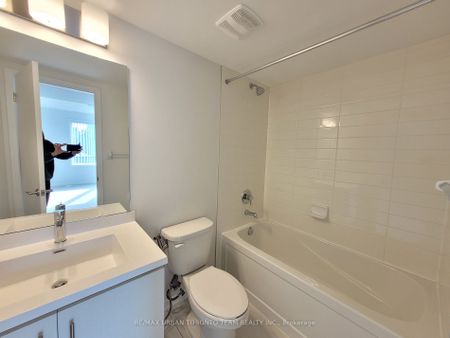 Condo Townhouse For Lease | W8137730 - Photo 2