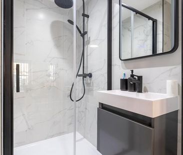 3 bedroom private hall to rent - Photo 6
