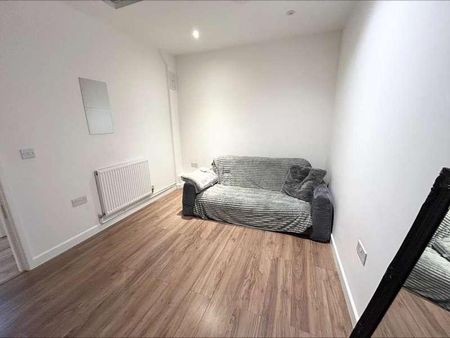 Newbury, Berkshire, RG14 - Photo 2