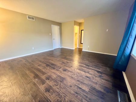 For Lease - 21 Karendale Street, Barrhaven, Ontario - Photo 3