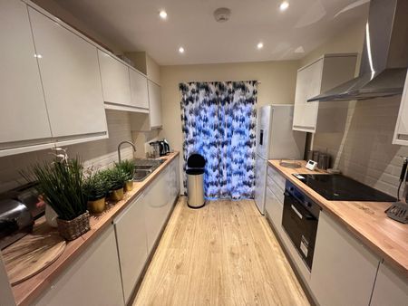 4 Bed Terraced House, Roman Road, BS5 - Photo 4