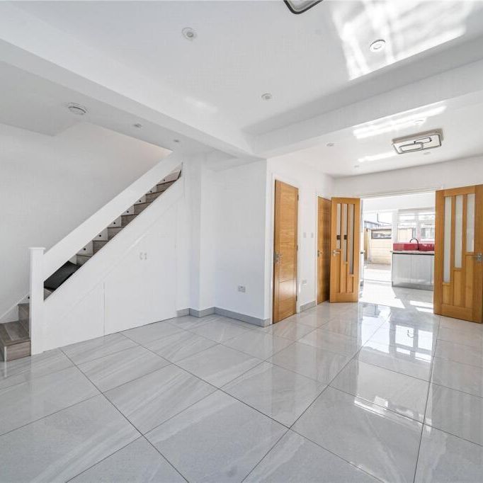 3 bedroom terraced house to rent - Photo 1