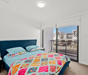 4 Bedroom Home - Walk to the Station! - Photo 1