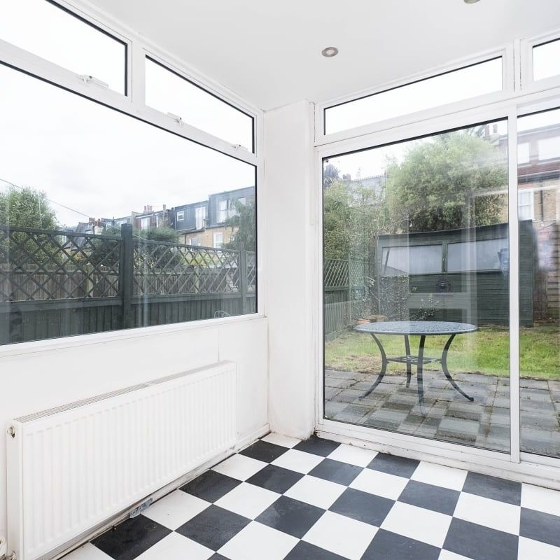 4 bedroom terraced house to rent - Photo 1