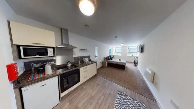 1 bedroom in a flat share to rent - Photo 1