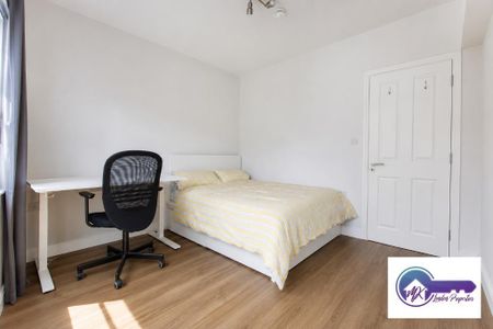 3 Bedroom Flat To Rent - Photo 2