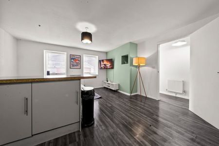 2 Bed Terraced House, Manor House Lane, BS14 - Photo 2