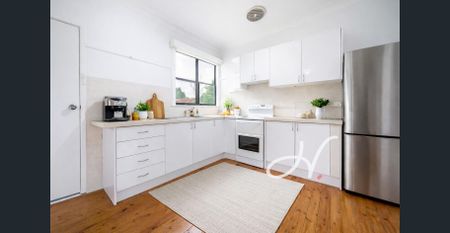 FRESHLY PAINTED & NEW CARPET 3 BEDROOM HOME! - Photo 5