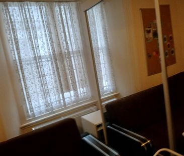 Room in a Shared Flat, Oxford And Cambridge Mansions, NW1 - Photo 3