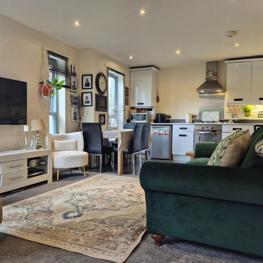 2 Bed Flat, Goldsmith Close, HA2 - Photo 1