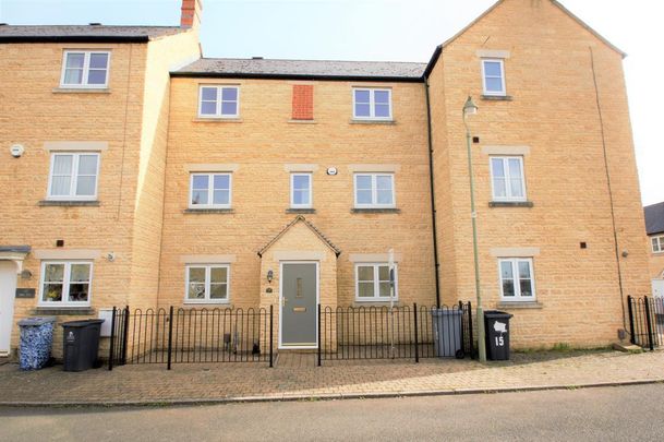 3 bedroom terraced house to rent - Photo 1