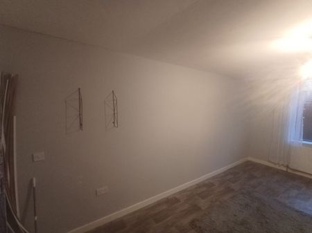 2 bed Flat - To Let - Photo 3