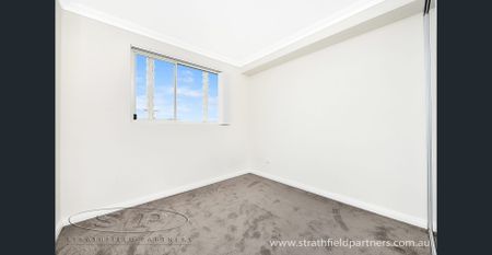 Luxury Apartment with Sydney CBD Views - Photo 2