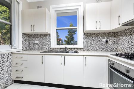 Two Bedroom Art Deco Apartment In Dulwich Hill - Photo 4