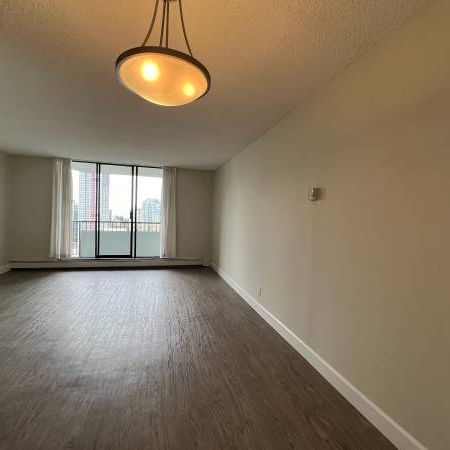 1 BEDROOM-20th floor Beautiful Apartment / Convenient location / - Photo 4