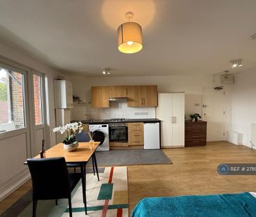 Studio to rent - Photo 1