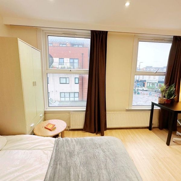 Room in a Shared Flat, Canada Water, SE16 - Photo 1