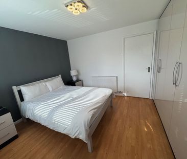 1 Bed Flat, Fenman Gardens, IG3 - Photo 4