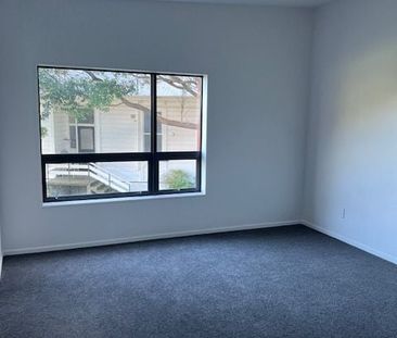Tidy 3 Bedroom with Sea views - Photo 5