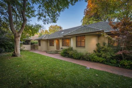 Charming Cottage Nestled Amid Tall Trees and Picturesque Gardens - Photo 5